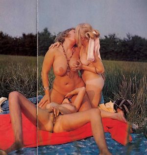 Awesome threesome vintage photo with a lovely lesbian