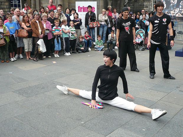 Edinburgh Fringe: Sa-Choom by chairmanblueslovakia on Flickr.

www.girls4contortion.com