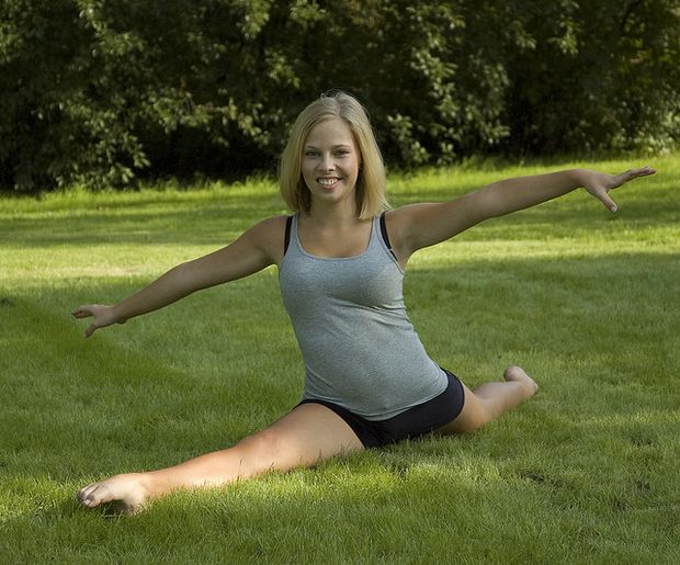 Kim doing gymnastics No.4 by kkirchh0ff on Flickr.
flexible and contortion girls - girls4contortion.com