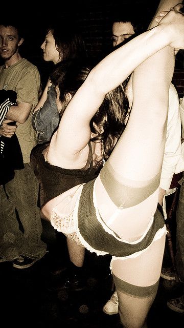 Unsettlers’ Show; The Creature by davehuehn on Flickr.

girls4contortion.com