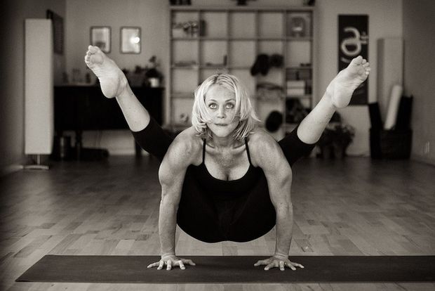 Tittibasana in bw by portraityogi on Flickr.

girls4contortion.com - erotic flexible