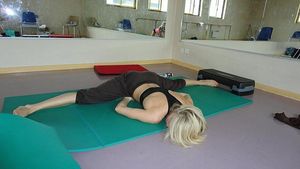 (via stretching to flexibility 099)