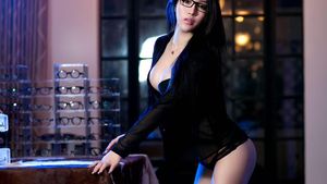 Sexy babe with nice tits