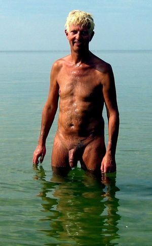 Cutjunge naked on the Beach