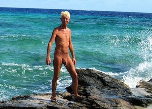 Cutjunge naked on the Beach