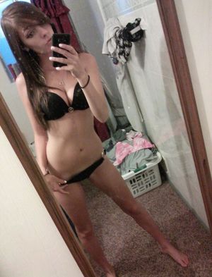 Superb brunette in incredible novice selfshot picture