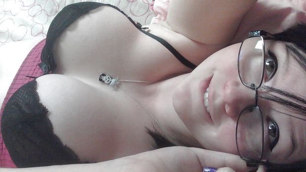 nice teen showing cute bra