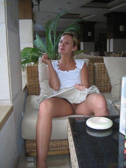 Flashing her pussy