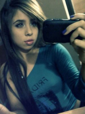 Any Tonbon ..... Otra niña colombiana que tiene los labios listos para el sexo oral...