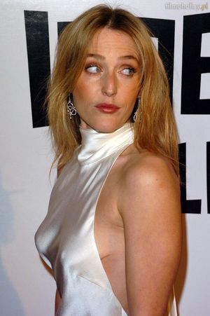Gillian Anderson... Dressed Up Pokies!