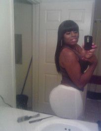 Sexy selfshot ebony babe with big ass