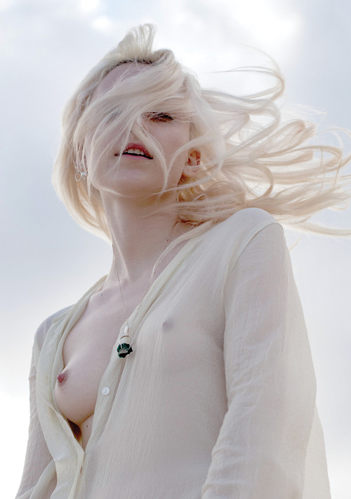 Cutie in the Wind