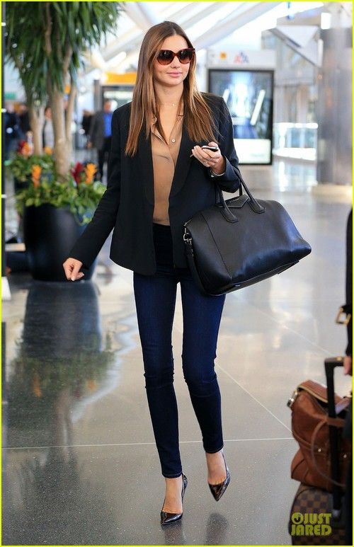 Miranda Kerr: ‘Treasure Yourself: Power Thoughts For My Generation’ Author! | miranda kerr treasure yourself power thoughts for my generation author 03 - Photo Gallery | Just Jared sur We Heart It.