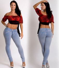 Sexy latina babe in tight jeans