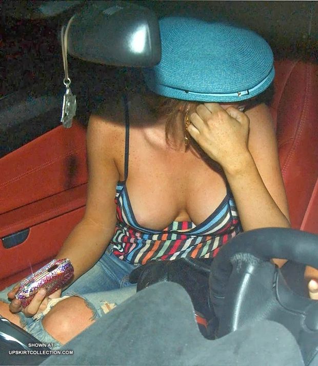 Lindsay Lohan Oops Nip Slip Wardrobe Malfunction