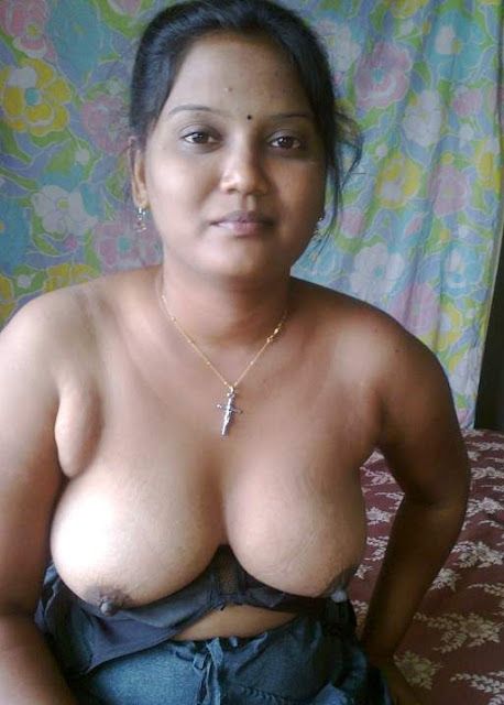 Indian Village Aunt Showing boobs to her boyfriend