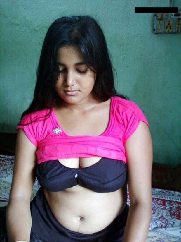 Posting some random Indian Housewives cleavage pics

more other nude pics visit :