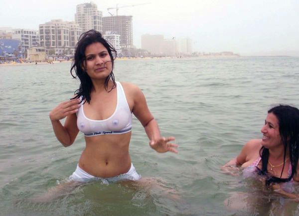 Indian desi girls enjoying at Juhu beach, Mumbai

visit for more pics: