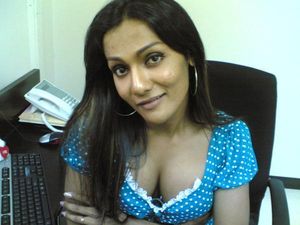 random desi girls secretary’s having fun with boss visit