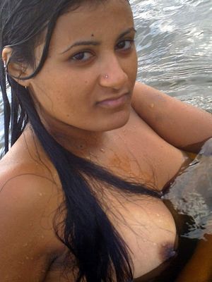 Another pic of desi housewife nip slip on beach, I already uploaded 2 of her pics while enjoying swimming on beach.. visit: