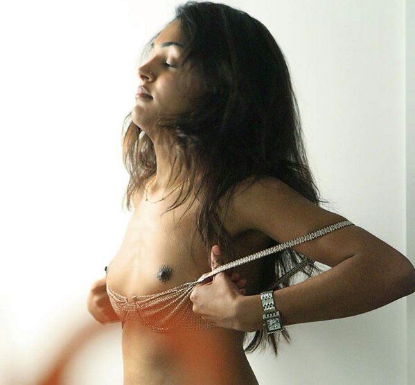 black nipples
Follow me for more Indian girls nude pics