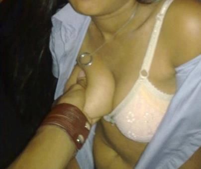 Indian Housewives cleavage pics