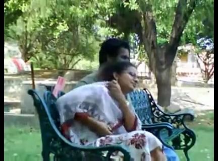 Lovers behave intimately in public park

Desi Lovers caught on spycam when they goes intimately in public park.

View Post
