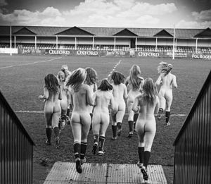 Oxford University women's rugby team strips off for charity calendar