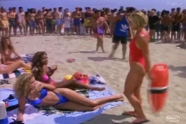 Nicole Eggert & Elizabeth Berkley hot bikinis - Baywatch