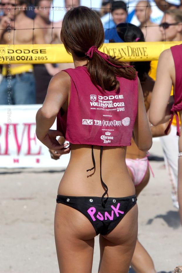GORGEOUS BEACH VOLLEYBALL BABE