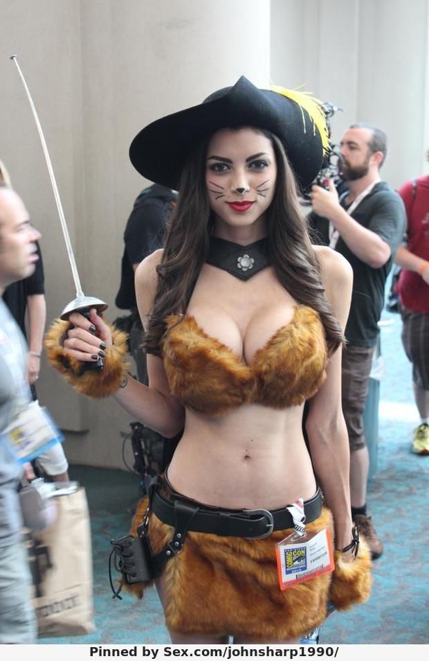 amazing cosplay cleavage