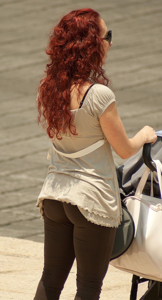sexy milf in tight leggings candid