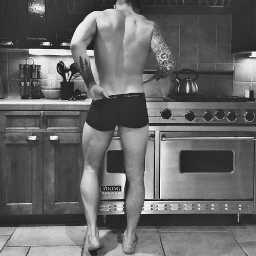 www.bicuriousboys.blogspot.com