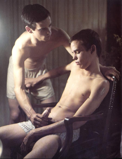 I made a trick with my dad, I said I did not know jeck off, then I spoke to switch places for him to teach me how to make a good handjob