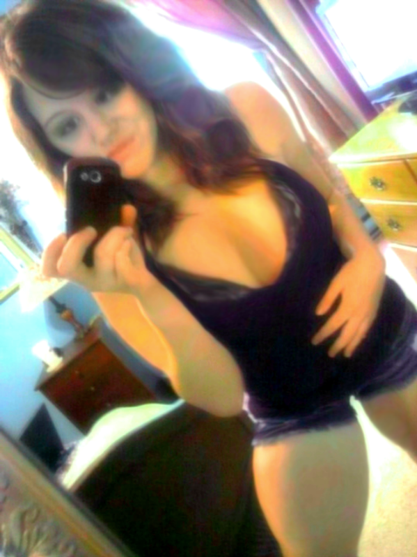 KACY ELLSWORTH, sexy thick Whore with nice cleavage