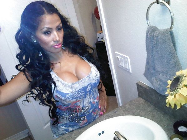 Big tits ebony selfshot