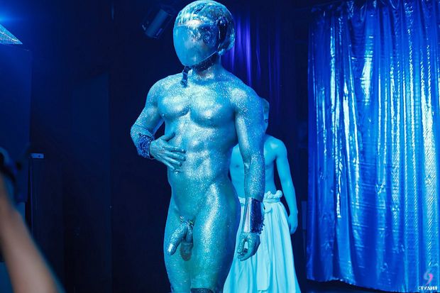 Pavel Petel! (Naked DJ)