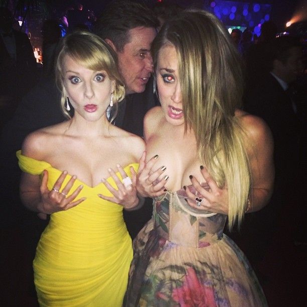 Kaley Cuoco and Melissa Rauch grabbing their Golden Globes.