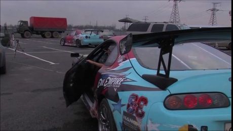 Drifting tits pop out