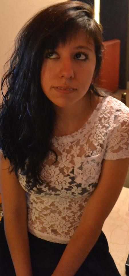 beauty babe... loves to fuck when her parents are out of home... nice