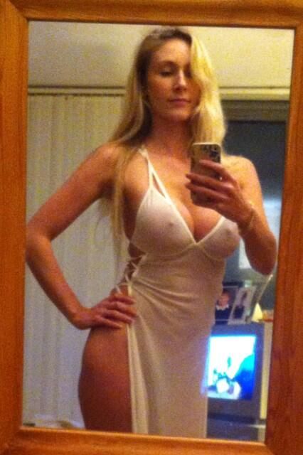 MILF selfie