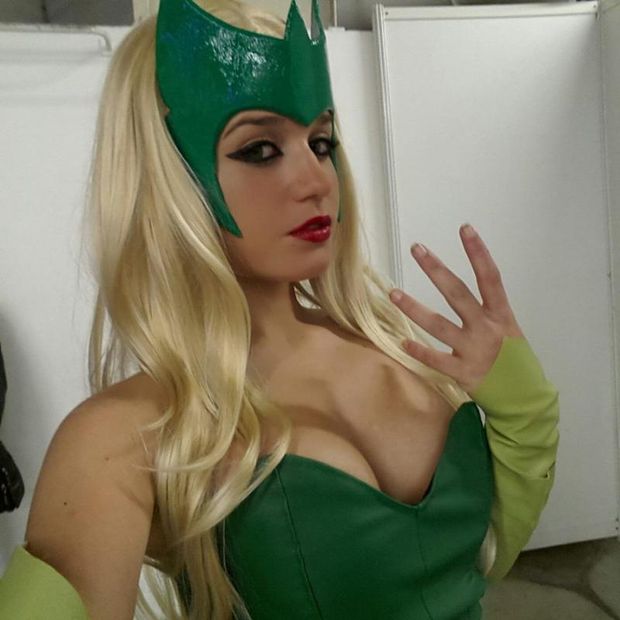 busty enchantress girl