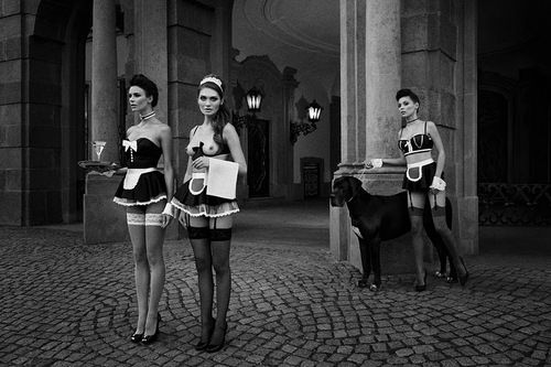 3 Maids waiting 4U
