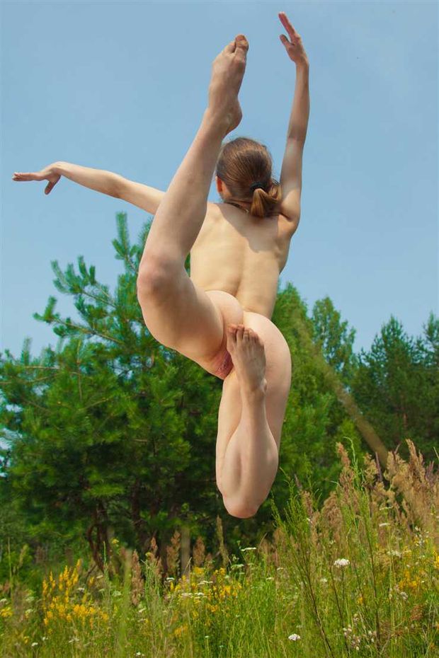 Nelly Cute Gymnast 4