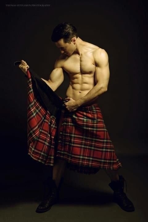 Another man in a Kilt. Go ahead and eat up, honies.