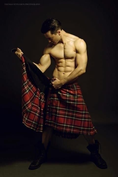 Another man in a Kilt. Go ahead and eat up, honies.