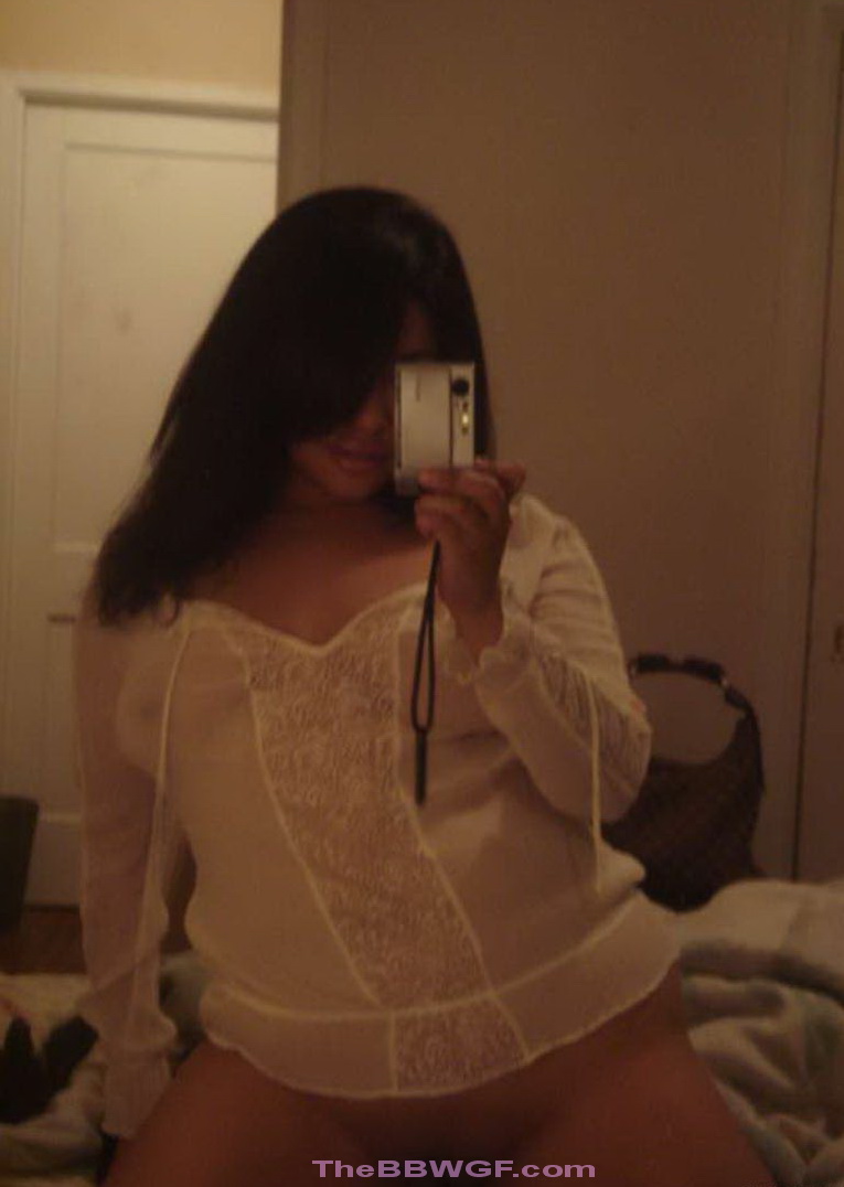 Chubby Latina showing her nice body