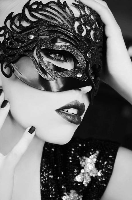 women in masks - so sexy