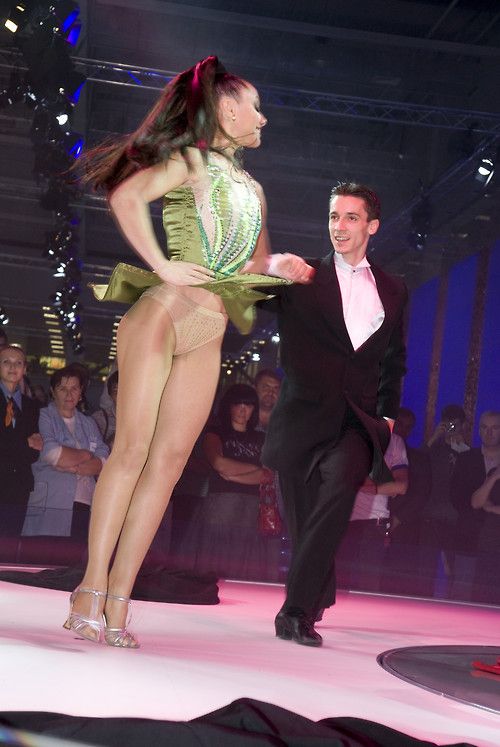 Dancer in glossy skin pantyhose. Upskirt and pantyhose