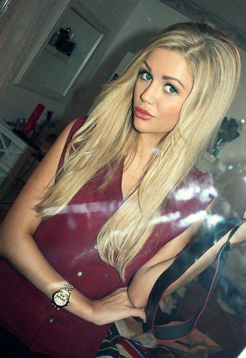 perfect blonde babe, wow!